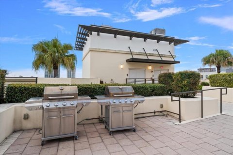 Condo in Tampa, Florida, 2 bedrooms № 2383974 - photo 25