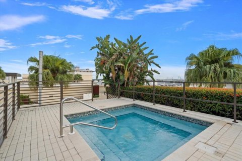 Condo in Tampa, Florida, 2 bedrooms № 2383974 - photo 30