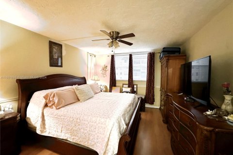 Condo in Lauderdale Lakes, Florida, 1 bedroom  № 1936296 - photo 10