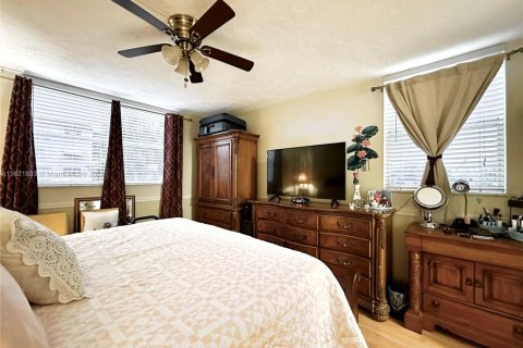 Condo in Lauderdale Lakes, Florida, 1 bedroom  № 1936296 - photo 9