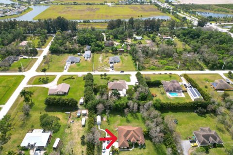 House in Loxahatchee Groves, Florida 4 bedrooms, 215.81 sq.m. № 1043162 - photo 1