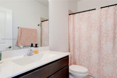 Townhouse in Homestead, Florida 3 bedrooms, 124.02 sq.m. № 2042416 - photo 13