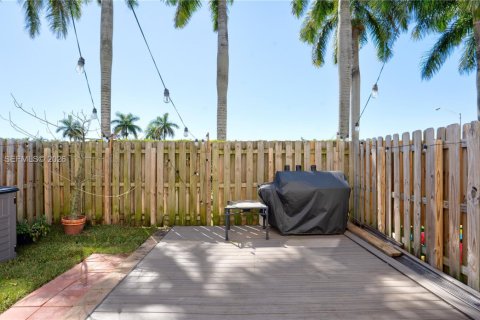 Townhouse in Homestead, Florida 3 bedrooms, 124.02 sq.m. № 2042416 - photo 16