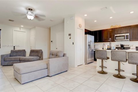 Townhouse in Homestead, Florida 3 bedrooms, 124.02 sq.m. № 2042416 - photo 2