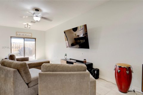 Townhouse in Homestead, Florida 3 bedrooms, 124.02 sq.m. № 2042416 - photo 3
