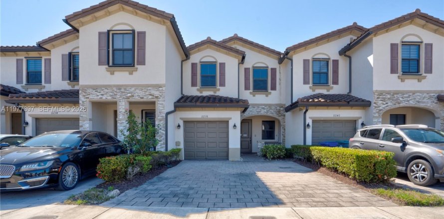 Townhouse in Homestead, Florida 3 bedrooms, 124.02 sq.m. № 2042416