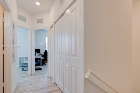 Townhouse in Homestead, Florida 3 bedrooms, 124.02 sq.m. № 2042416 - photo 11