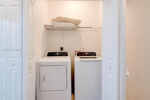 Townhouse in Homestead, Florida 3 bedrooms, 124.02 sq.m. № 2042416 - photo 7