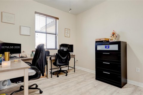 Townhouse in Homestead, Florida 3 bedrooms, 124.02 sq.m. № 2042416 - photo 12