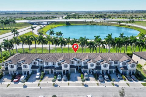 Townhouse in Homestead, Florida 3 bedrooms, 124.02 sq.m. № 2042416 - photo 19