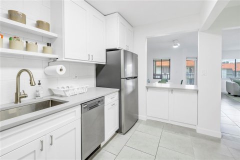 Copropriété à louer à Saint Petersburg, Floride: 1 chambre, 61.78 m2 № 2115054 - photo 8