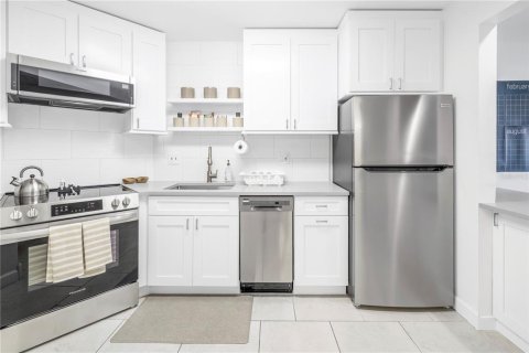Copropriété à louer à Saint Petersburg, Floride: 1 chambre, 61.78 m2 № 2115054 - photo 6