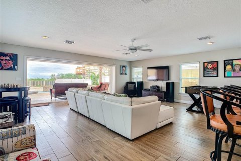 House in New Smyrna Beach, Florida 6 bedrooms, 385.54 sq.m. № 1211301 - photo 5