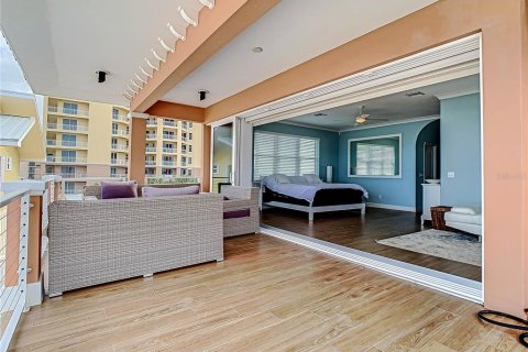 House in New Smyrna Beach, Florida 6 bedrooms, 385.54 sq.m. № 1211301 - photo 9