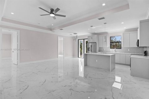 Casa en venta en Naples, Florida, 3 dormitorios, 141.12 m2 № 1983770 - foto 5