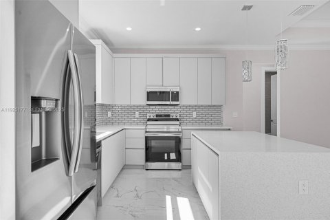 Casa en venta en Naples, Florida, 3 dormitorios, 141.12 m2 № 1983770 - foto 8