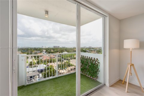 Condominio en venta en North Miami, Florida, 1 dormitorio, 74.88 m2 № 1993866 - foto 3