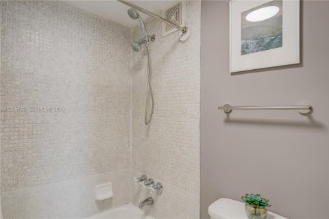 Condominio en venta en North Miami, Florida, 1 dormitorio, 74.88 m2 № 1993866 - foto 20