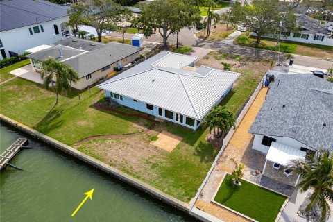 Casa en venta en Saint Petersburg, Florida, 3 dormitorios, 216.37 m2 № 1793815 - foto 2