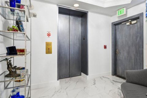 Copropriété à vendre à Tampa, Floride: 3 chambres, 237.37 m2 № 2312817 - photo 4