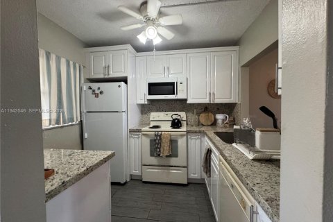 Copropriété à vendre à Davie, Floride: 1 chambre, 87.33 m2 № 2001488 - photo 9
