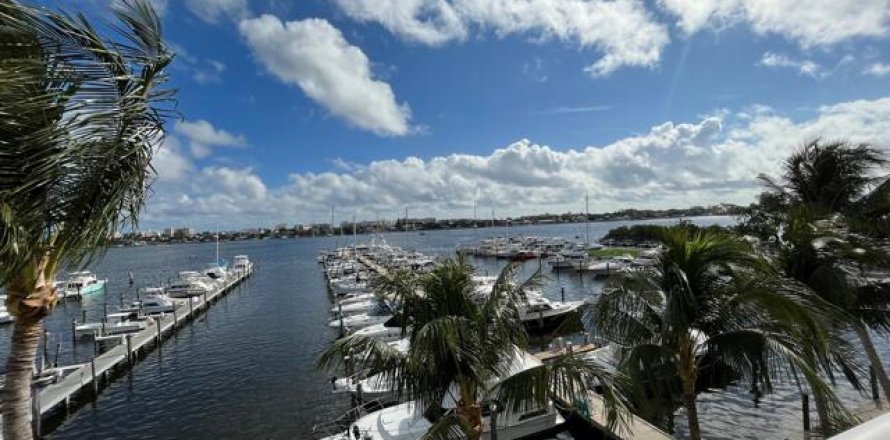 Condo in Lantana, Florida, 3 bedrooms № 1096544