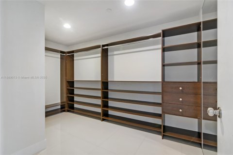 Снять в аренду кондоминиум в Авентура, Флорида 2 спальни, 144.18м2, № 1941095 - фото 16