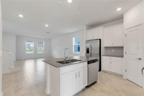 Casa en alquiler en Kissimmee, Florida, 4 dormitorios, 189.89 m2 № 1910430 - foto 8