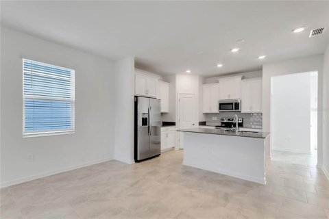 Casa en alquiler en Kissimmee, Florida, 4 dormitorios, 189.89 m2 № 1910430 - foto 5