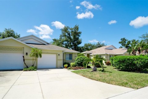 House in Palmetto, Florida 2 bedrooms, 115.48 sq.m. № 2310733 - photo 3