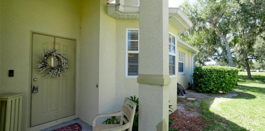 House in Palmetto, Florida 2 bedrooms, 115.48 sq.m. № 2310733