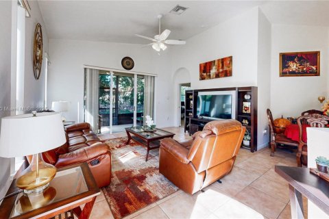 Casa en venta en Homestead, Florida, 3 dormitorios, 134.71 m2 № 1965826 - foto 6