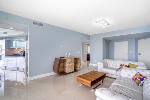 Condominio en venta en Sunny Isles Beach, Florida, 2 dormitorios, 153.2 m2 № 2170593 - foto 5