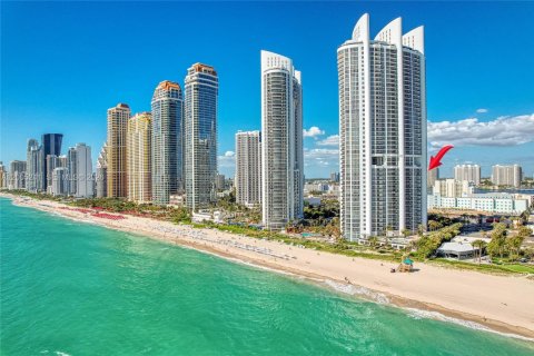 Condominio en venta en Sunny Isles Beach, Florida, 2 dormitorios, 153.2 m2 № 2170593 - foto 2