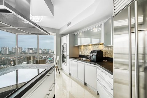 Condominio en venta en Sunny Isles Beach, Florida, 2 dormitorios, 153.2 m2 № 2170593 - foto 7