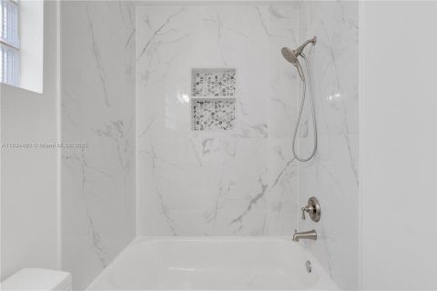 Casa en venta en Weston, Florida, 3 dormitorios, 165.09 m2 № 1816347 - foto 18