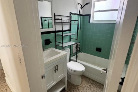Villa ou maison à louer à South Miami, Floride: 2 chambres, 111.48 m2 № 2168172 - photo 5