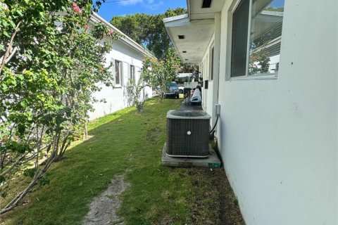 Villa ou maison à louer à South Miami, Floride: 2 chambres, 111.48 m2 № 2168172 - photo 14
