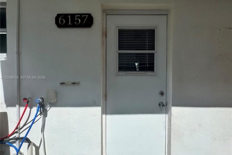 Villa ou maison à louer à South Miami, Floride: 2 chambres, 111.48 m2 № 2168172 - photo 8