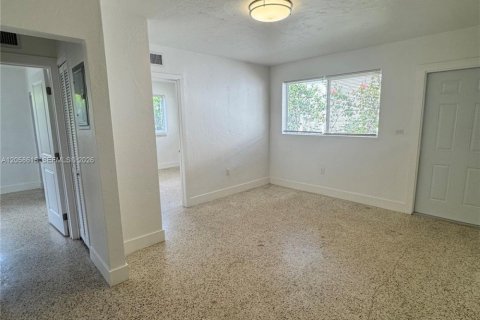 Villa ou maison à louer à South Miami, Floride: 2 chambres, 111.48 m2 № 2168172 - photo 3