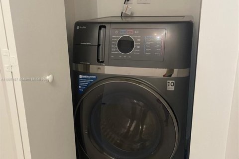 Снять в аренду кондоминиум в Майами, Флорида 2 спальни, 121.98м2, № 1952869 - фото 17