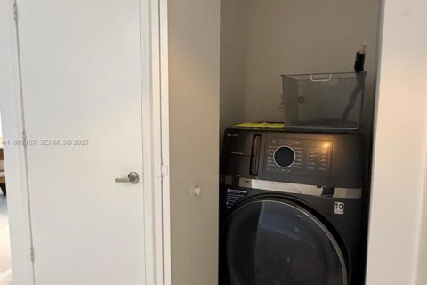 Снять в аренду кондоминиум в Майами, Флорида 2 спальни, 121.98м2, № 1952869 - фото 24