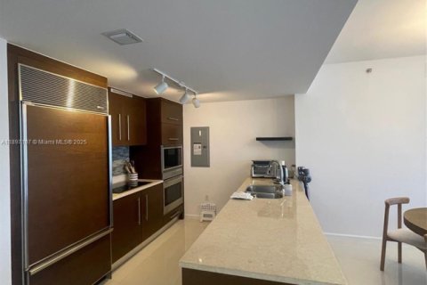 Снять в аренду кондоминиум в Майами, Флорида 2 спальни, 121.98м2, № 1952869 - фото 3