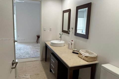 Снять в аренду кондоминиум в Майами, Флорида 2 спальни, 121.98м2, № 1952869 - фото 23