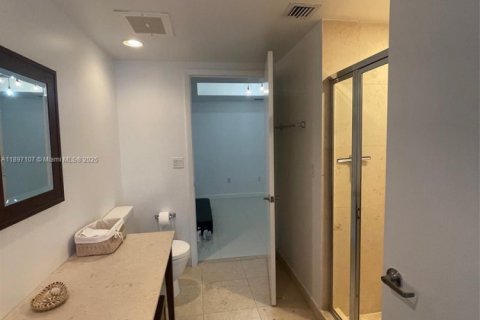 Снять в аренду кондоминиум в Майами, Флорида 2 спальни, 121.98м2, № 1952869 - фото 15