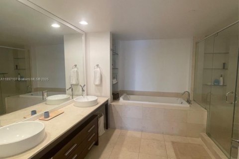 Снять в аренду кондоминиум в Майами, Флорида 2 спальни, 121.98м2, № 1952869 - фото 10