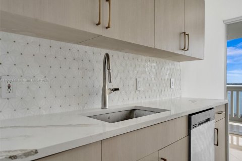 Condominio en venta en Aventura, Florida, 2 dormitorios, 125.42 m2 № 1953989 - foto 11