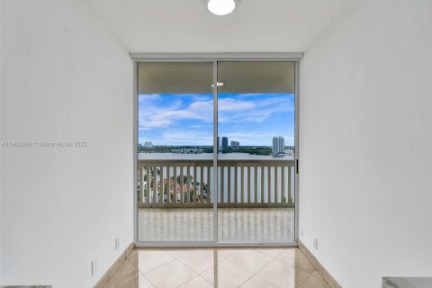 Condominio en venta en Aventura, Florida, 2 dormitorios, 125.42 m2 № 1953989 - foto 13