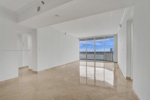 Condominio en venta en Aventura, Florida, 2 dormitorios, 125.42 m2 № 1953989 - foto 2