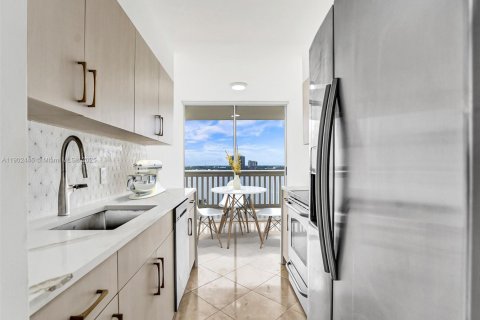 Condominio en venta en Aventura, Florida, 2 dormitorios, 125.42 m2 № 1953989 - foto 9